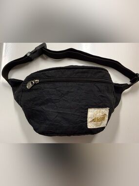 Vintage Avia 1990s black crinkle nylon fanny pack with white and gold patch